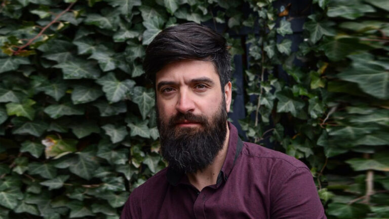 Авторот е политиколог