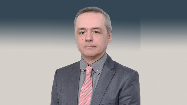 Авторот е Професор на Економскиот факултет Скопје