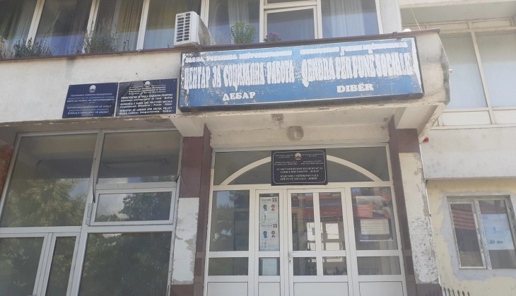 зграда на општина Дебар