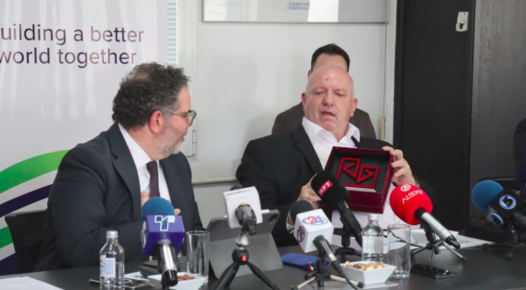 Азески во УСЈЕ