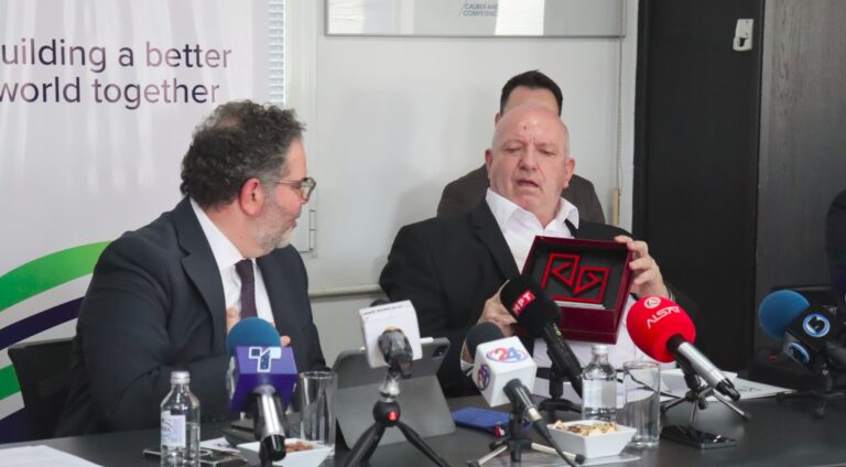 Азески во УСЈЕ