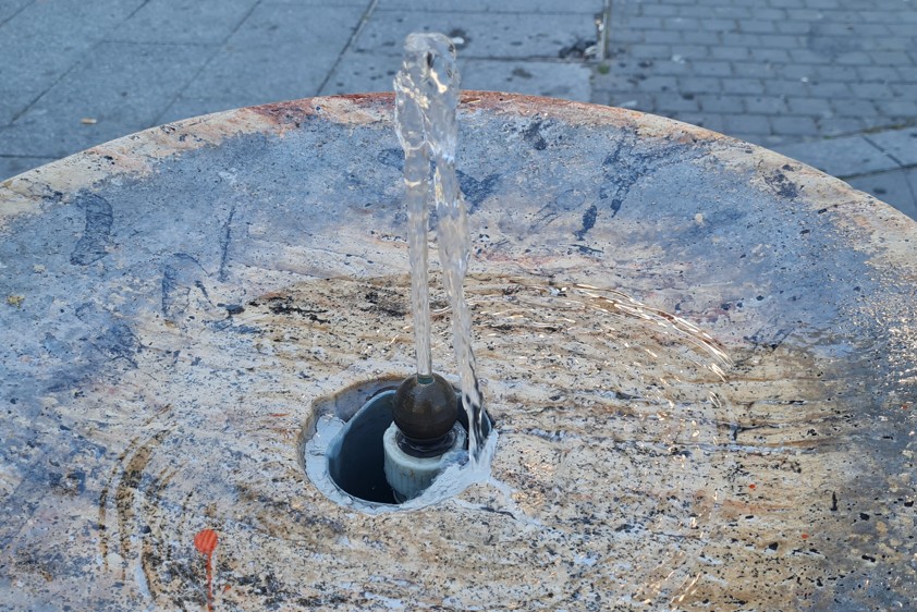 фонтана со вода