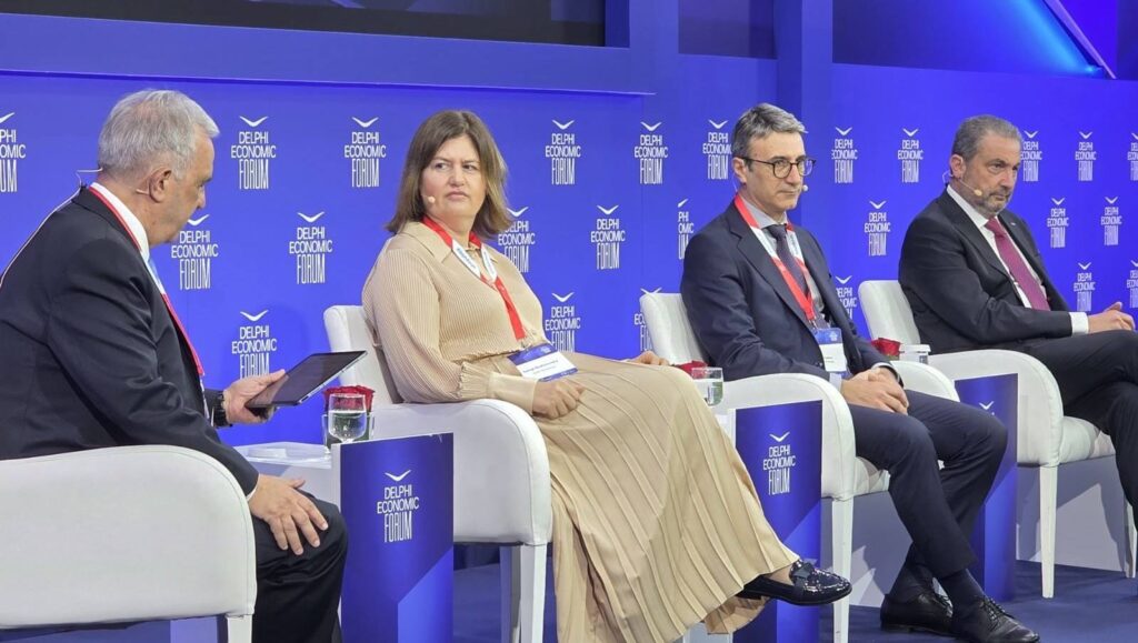 Божиновска на Делфи форумот