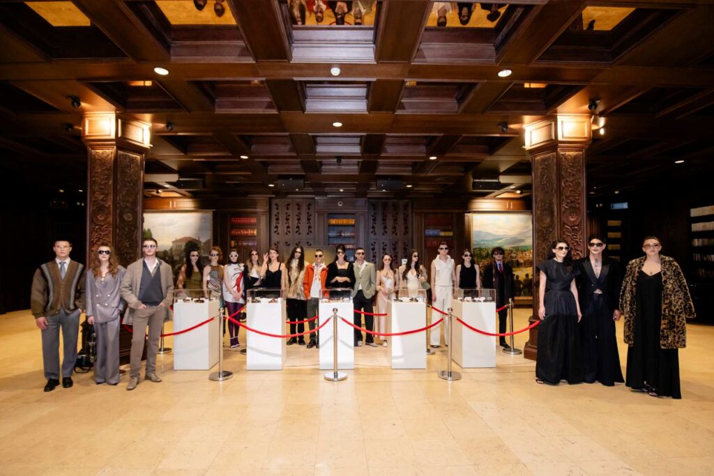 МОДНА РЕВИЈА И РЕТРОСПЕКТИВНА ИЗЛОЖБА НА ИТАЛИЈАНСКИ ОЧИЛА