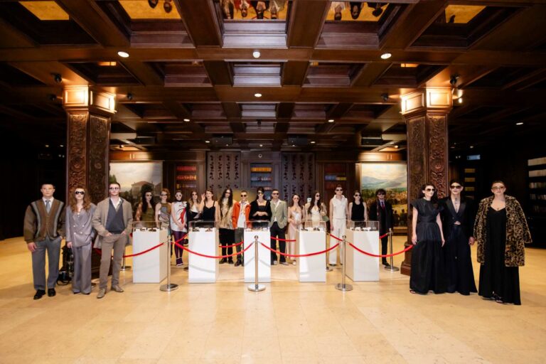 МОДНА РЕВИЈА И РЕТРОСПЕКТИВНА ИЗЛОЖБА НА ИТАЛИЈАНСКИ ОЧИЛА