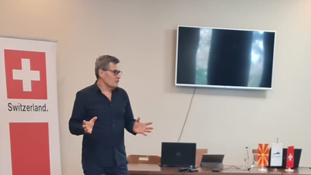 Оливиер Курат, консултант од Швајцарија