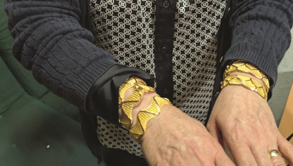 златен накит